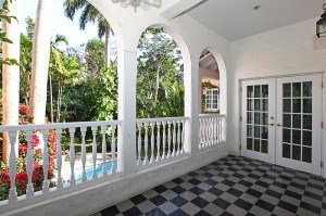 3901 Braganza Avenue balcony