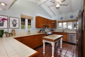 6800 San Vicente kitchen